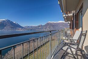 Sunny Varenna Apartment