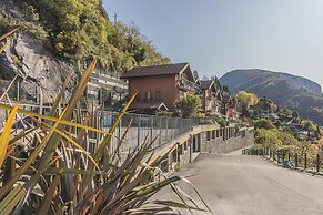 Sunny Varenna Apartment