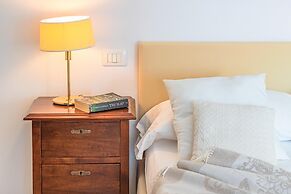 Sunny Varenna Apartment