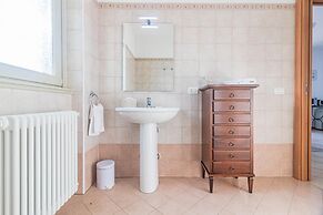 Sunny Varenna Apartment