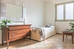 Sunny Varenna Apartment