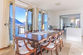 Sunny Varenna Apartment