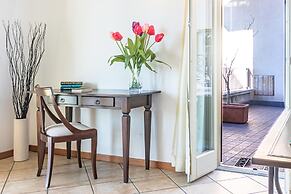 Sunny Varenna Apartment