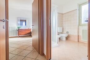 Sunny Varenna Apartment