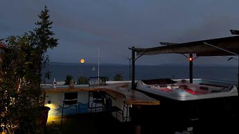 Rooftop Loft With Jacuzzi