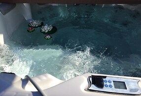 Rooftop Loft With Jacuzzi