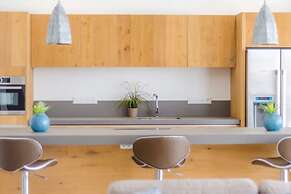 Luxurious Yacht View Apt w Balcony at Famous Handelskade