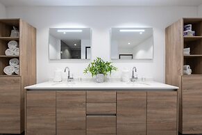 Premium 3BR City Centre Penthouse W Stunning City View