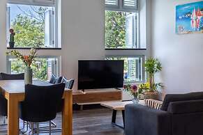 Sunshine Magnificently Bright 2BR Top City Centre Townhouse