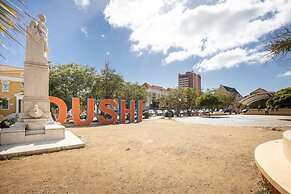 Sunshine Magnificently Bright 2BR Top City Centre Townhouse