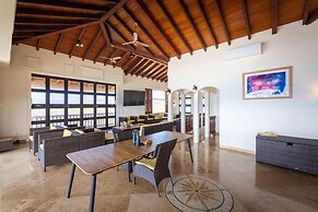 Cliff Villa - Award Winning Luxury Retreat