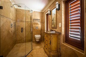 Cliff Villa - Award Winning Luxury Retreat