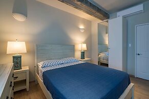 NEW The Yellow House - Renovated Monumental Penthouse