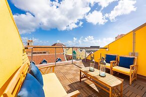 NEW The Yellow House - Renovated Monumental Penthouse