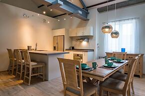 NEW The Yellow House - Renovated Monumental Penthouse