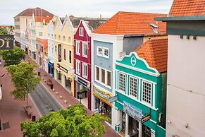 NEW The Yellow House - Renovated Monumental Penthouse