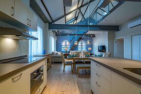 NEW The Yellow House - Renovated Monumental Penthouse