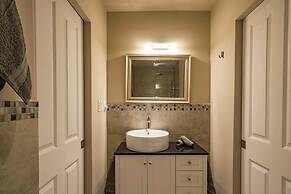 NEW The Yellow House - Renovated Monumental Penthouse