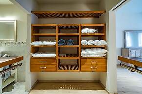 NEW The Yellow House - Renovated Monumental Penthouse