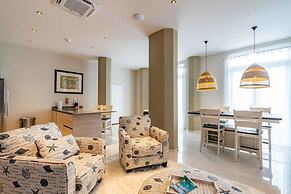 Fabulous Chic Apartment Filled w Natural Light at Famous Handelskade