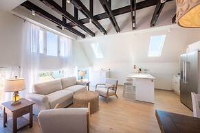 Historic Heartbeat 2BR Townhouse in Central Bliss