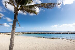 Historic Heartbeat 2BR Townhouse in Central Bliss