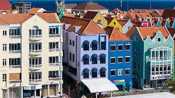 Historic Heartbeat 2BR Townhouse in Central Bliss