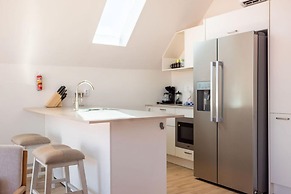 Historic Heartbeat 2BR Townhouse in Central Bliss