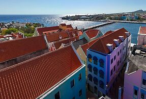 Historic Heartbeat 2BR Townhouse in Central Bliss