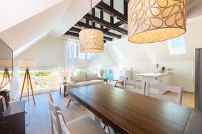 Historic Heartbeat 2BR Townhouse in Central Bliss