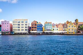 Chic Historic Townhouse in City Centre Willemstad