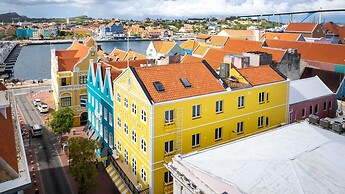 Chic Historic Townhouse in City Centre Willemstad