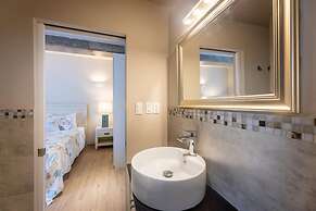 Chic Historic Townhouse in City Centre Willemstad