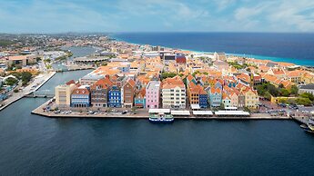 Charming Harbour Home at Historic Handelskade