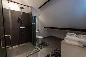 Charming Harbour Home at Historic Handelskade