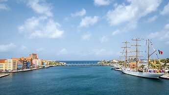 Charming Harbour Home at Historic Handelskade