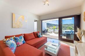 Green View Delight Chic Blue Bay Apartment