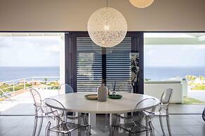 Modern Vibrant Villa With Terrace Private Pool