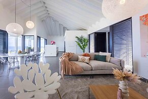 Modern Vibrant Villa With Terrace Private Pool
