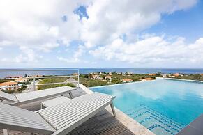 Modern Vibrant Villa With Terrace Private Pool
