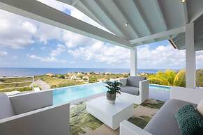 Modern Vibrant Villa With Terrace Private Pool