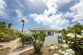 Tropical Paradise Bliss Villa at Coral Estate