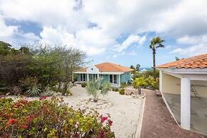 Tropical Paradise Bliss Villa at Coral Estate