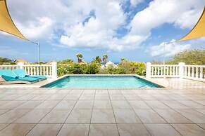 Tropical Paradise Bliss Villa at Coral Estate