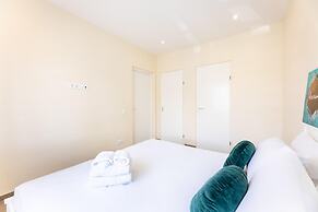 Charming 2BR Apt With Tropical Garden Pool