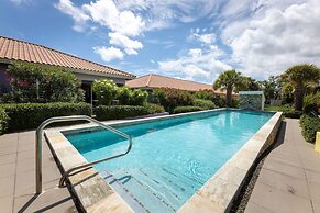 Charming 2BR Apt With Tropical Garden Pool