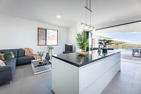 La Perla Chic Panoramic Designer Villa