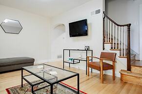 Pentagon City Homestay Parking Available