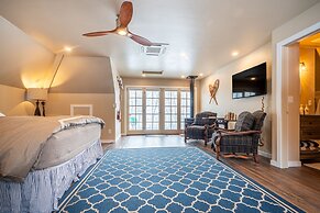 Antlers on the Creek Bed & Breakfast