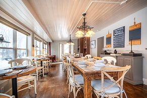 Antlers on the Creek Bed & Breakfast